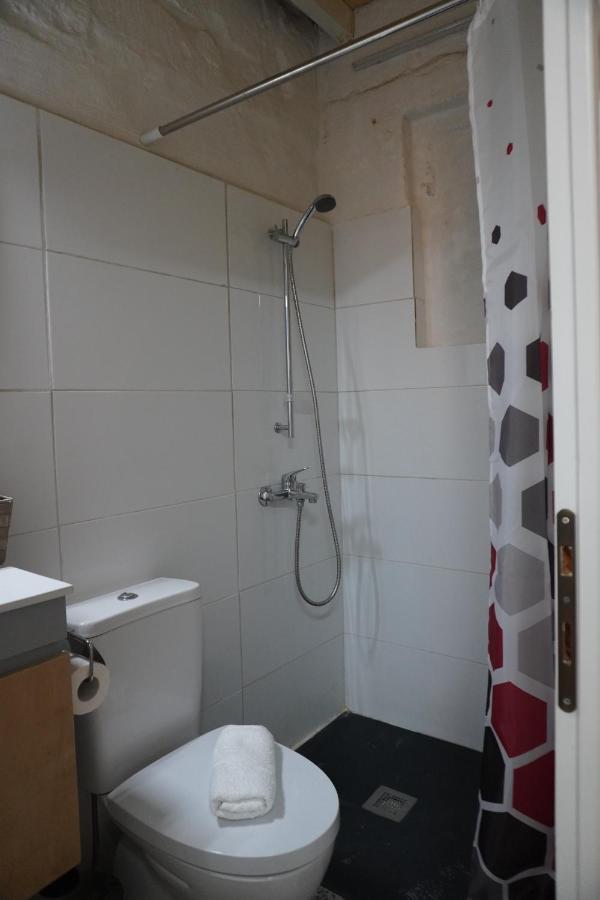 Il-Mezzanine Private Traditional And Walking Distance To Bus Terminus Villa Cospicua Exterior photo