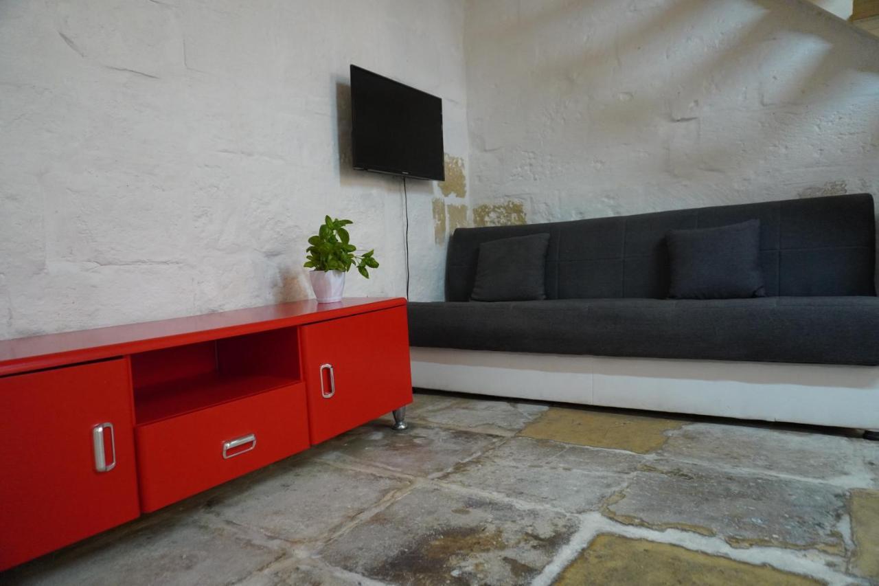 Il-Mezzanine Private Traditional And Walking Distance To Bus Terminus Villa Cospicua Exterior photo