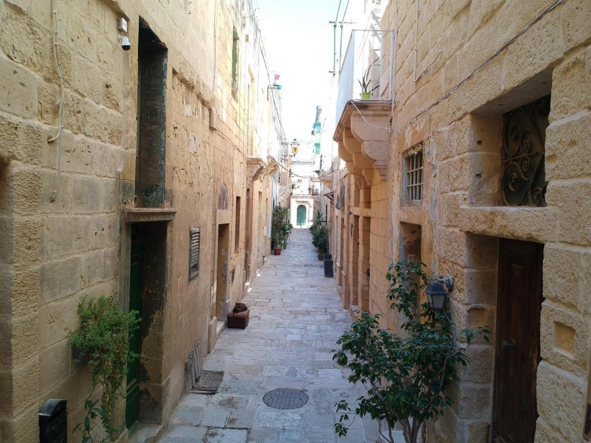 Il-Mezzanine Private Traditional And Walking Distance To Bus Terminus Villa Cospicua Exterior photo
